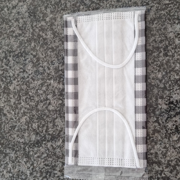 Individually wrapped disposable 3ply mask. - Picture 2 of 5